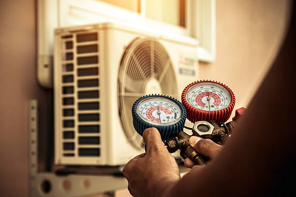 Professional Hvac technician working in Audubon, IA